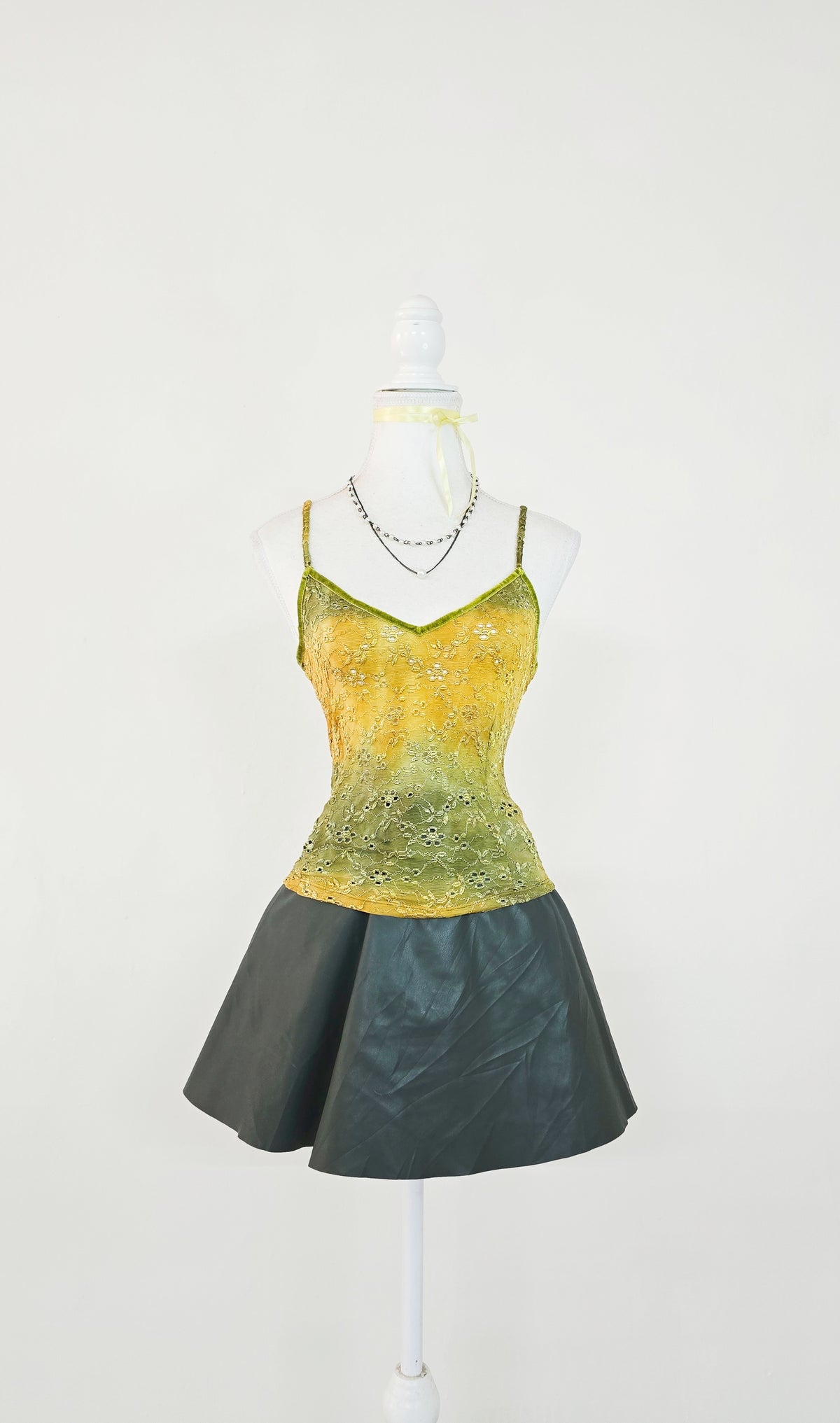 The Moss &amp; Marigold Ombré Lace Cami(Size - XS)